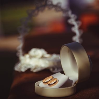 Classy wedding rings sparkle standing in white velvet box